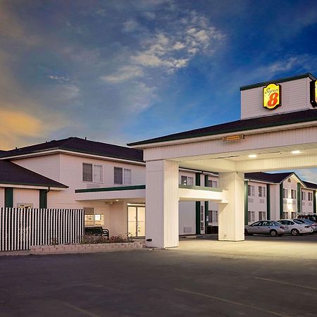 Super 8 By Wyndham Battle Mountain Hotel Bagian luar foto
