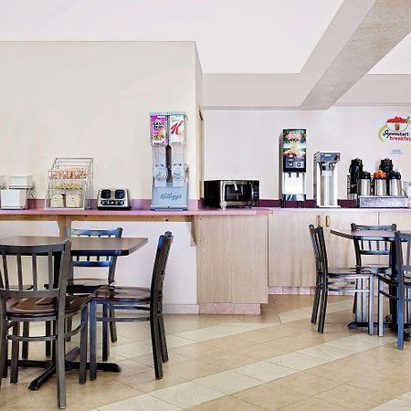 Super 8 By Wyndham Battle Mountain Hotel Bagian luar foto