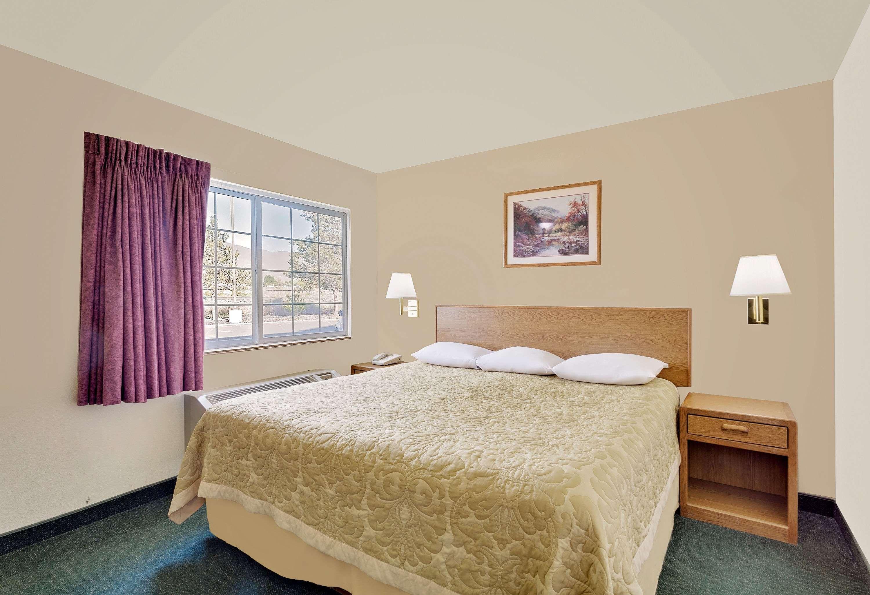 Super 8 By Wyndham Battle Mountain Hotel Bagian luar foto