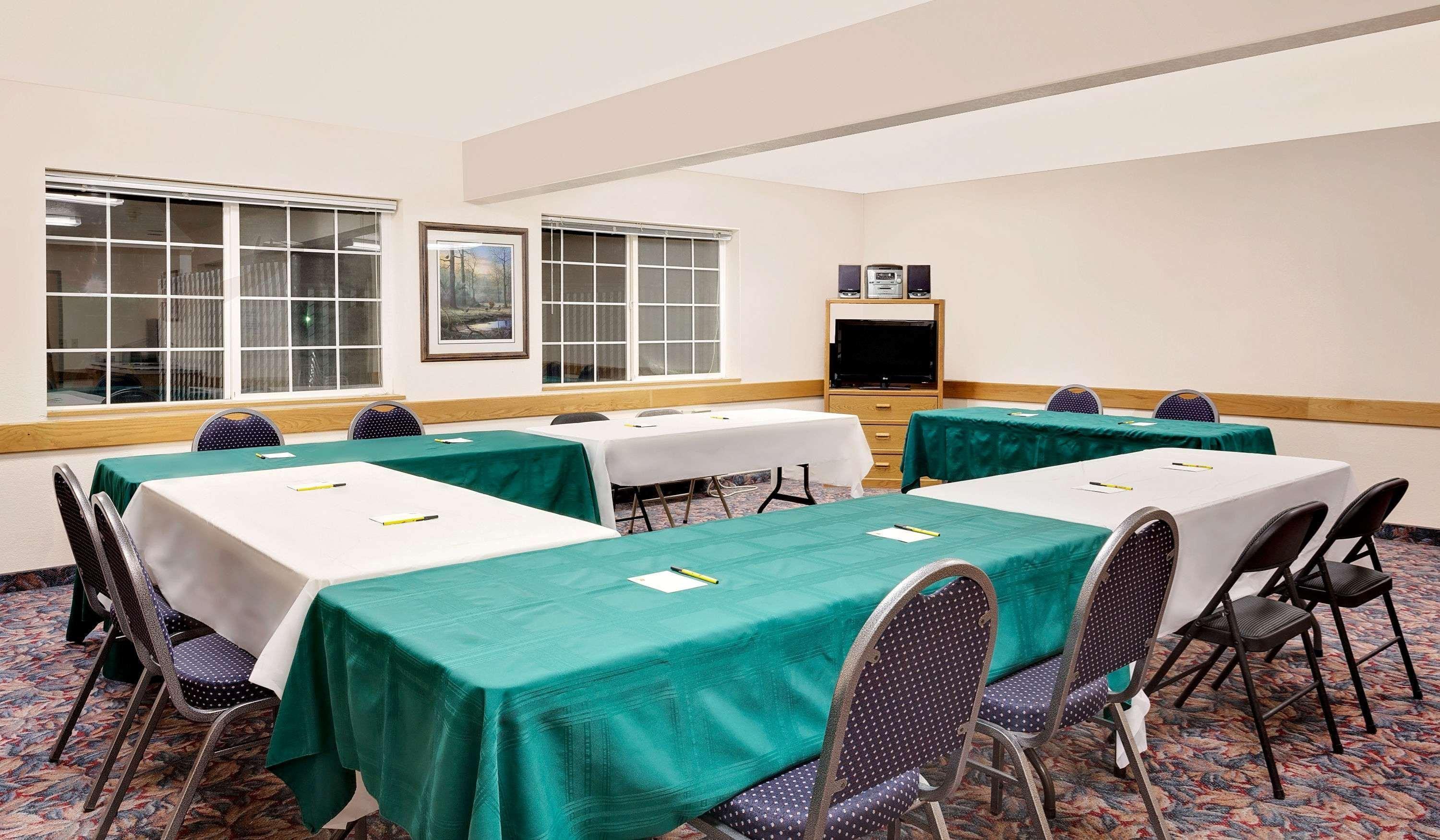 Super 8 By Wyndham Battle Mountain Hotel Bagian luar foto
