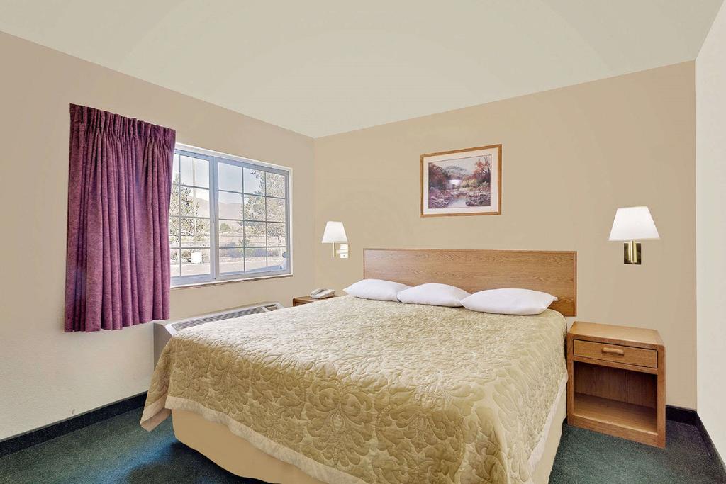 Super 8 By Wyndham Battle Mountain Hotel Bagian luar foto