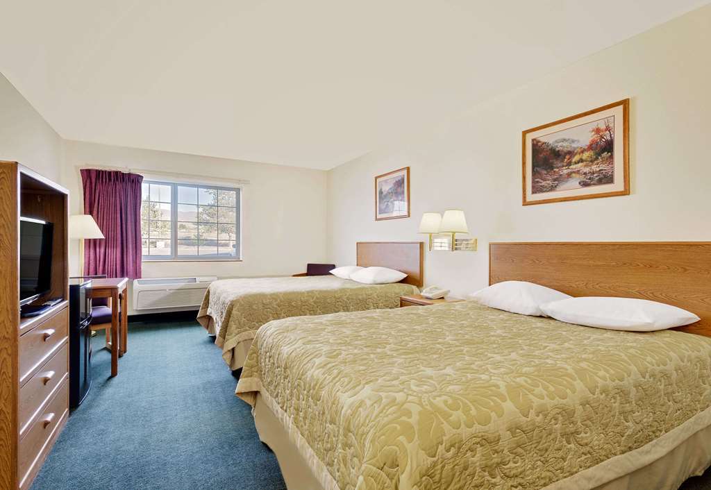 Super 8 By Wyndham Battle Mountain Hotel Ruang foto